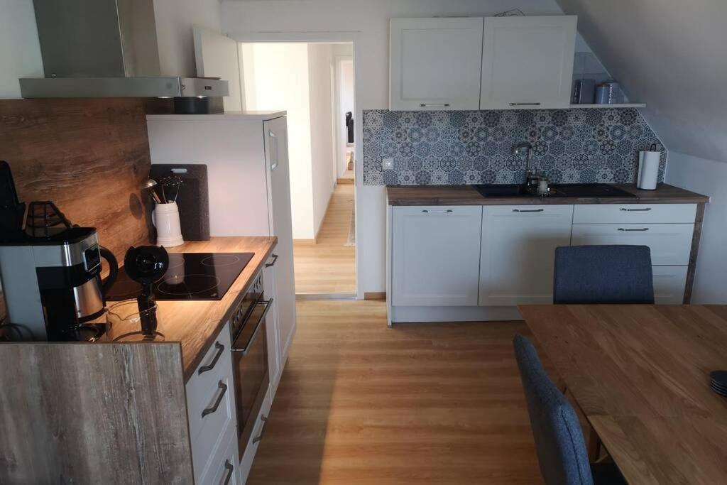 Ruhig Gelegene, Top Moderne Ferienwohnung - Hot Tub Und Sauna Gegen Aufpreis Neuhaus an Der Eger Eksteriør billede