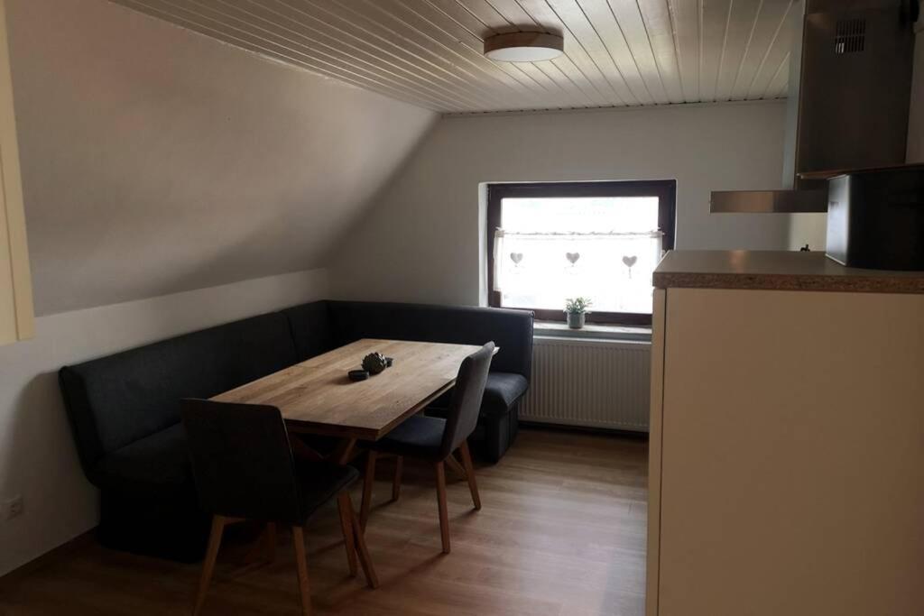 Ruhig Gelegene, Top Moderne Ferienwohnung - Hot Tub Und Sauna Gegen Aufpreis Neuhaus an Der Eger Eksteriør billede