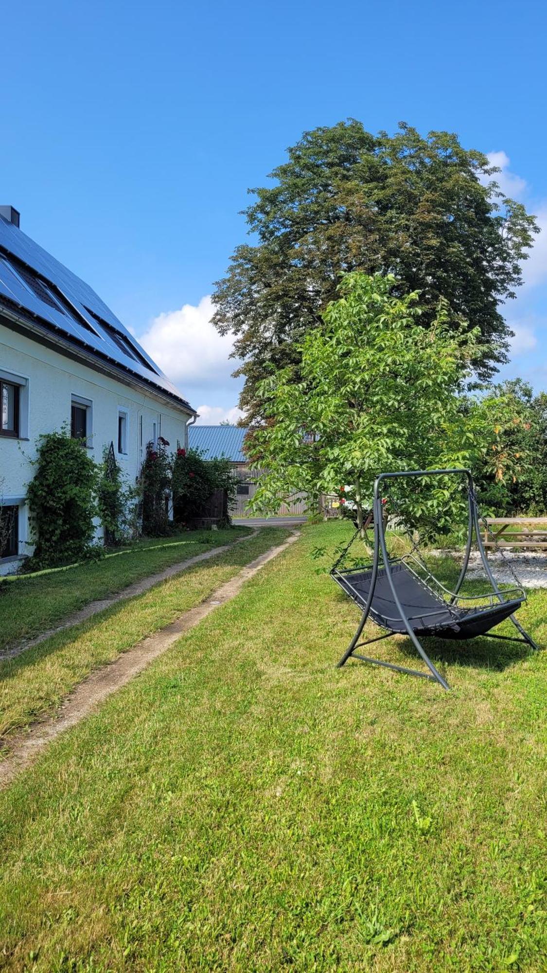 Ruhig Gelegene, Top Moderne Ferienwohnung - Hot Tub Und Sauna Gegen Aufpreis Neuhaus an Der Eger Eksteriør billede